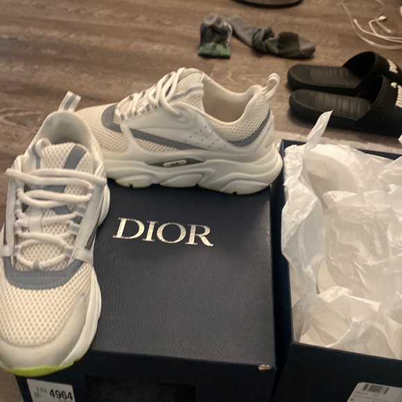There like new going fast Dior very popular sneaker - Picture 1 of 4